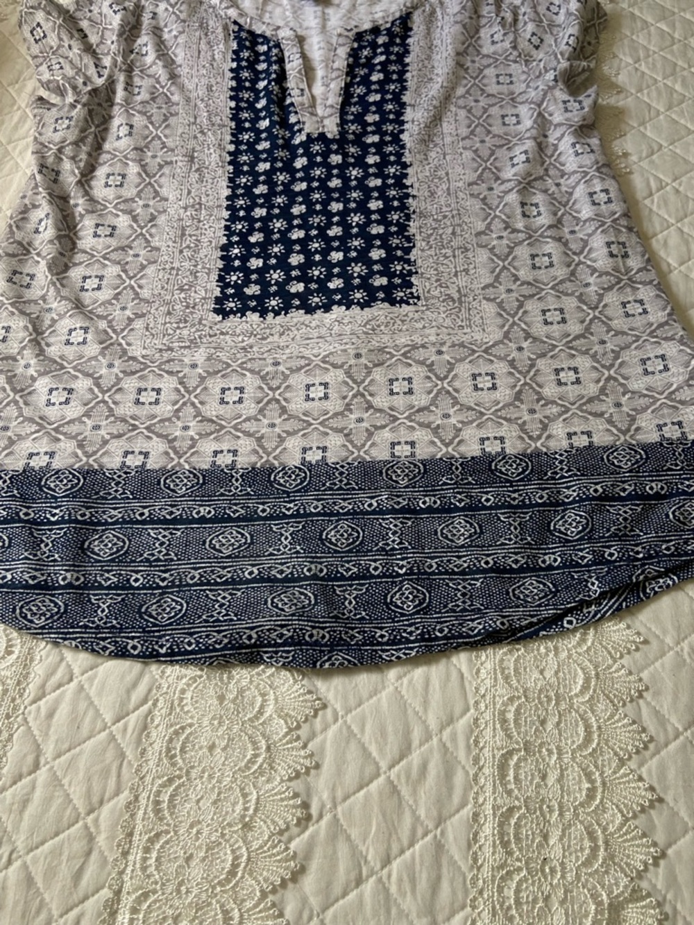 Lucky Brand Navy and Gray Boho Patterned V-Neck Top Size Large - Picture 9 of 13